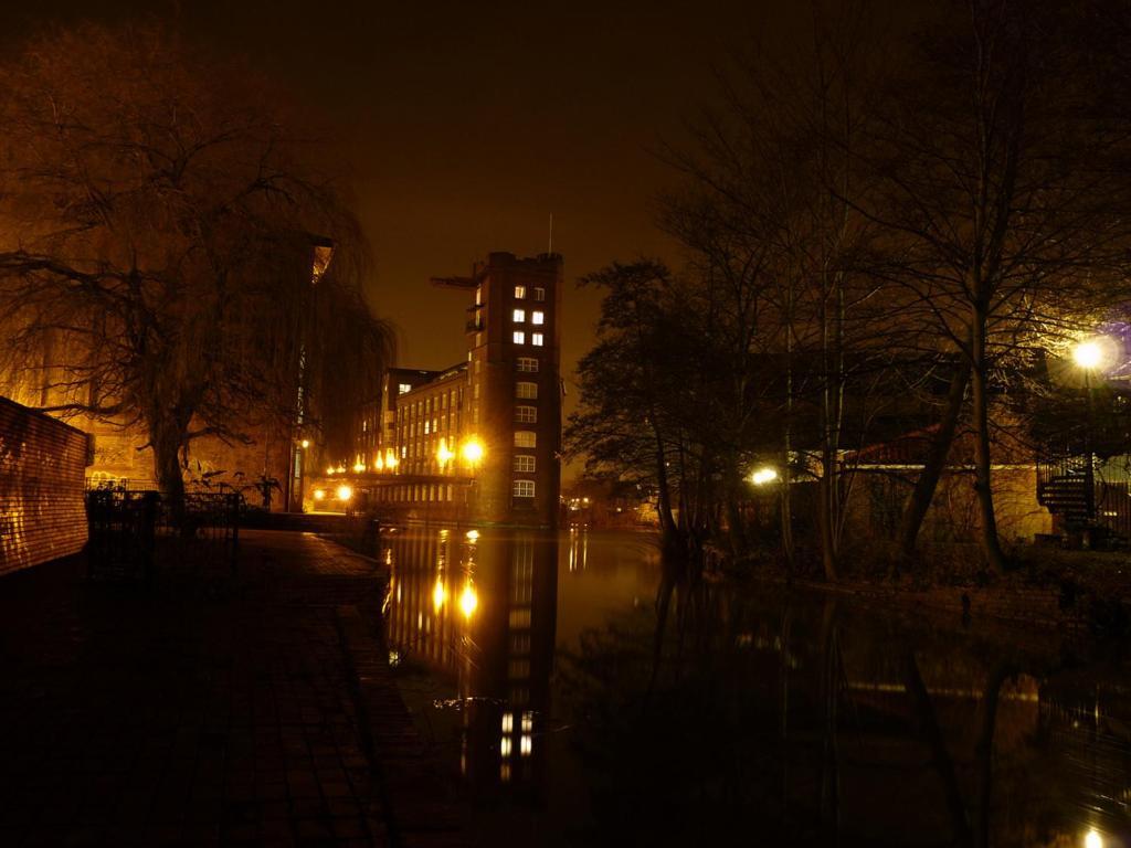 Cocoa Isabella - River Fronted With Secure Parking
